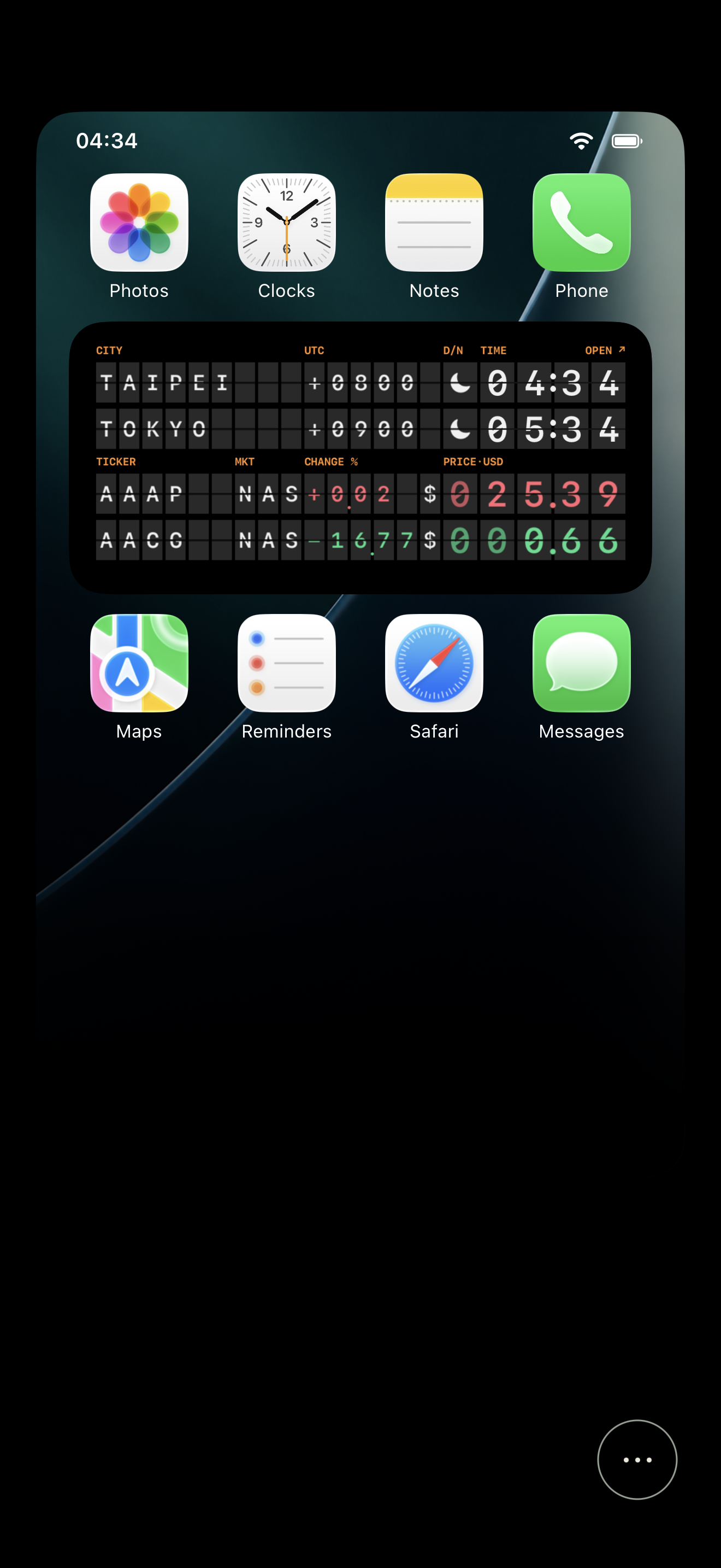 App 内桌面预览，城市和股票小组件与系统图标排列在一起